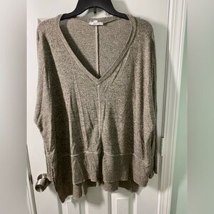 Cozy V-Neck Pullover Sweater in Heather Taupe